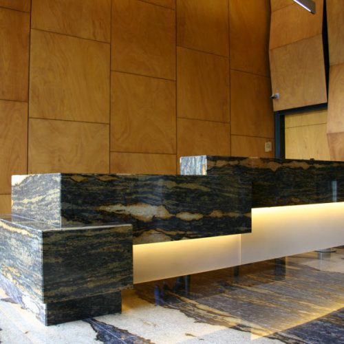 Recepción Edificio Inteligente Tierra Firme Granito Exótico Italy Gold Black