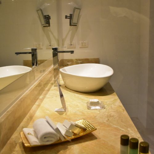 Baño Habitación Hotel El Dorado Granito Breccia Italiana