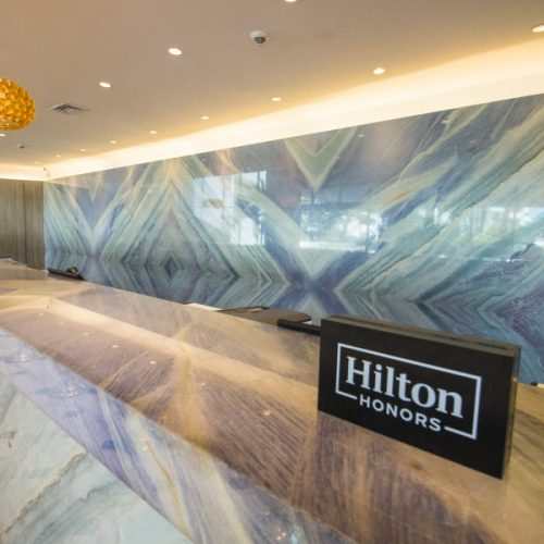 Lobby Hotel Hilton Cartagena en Granito Astral Blue a Libro Abierto (2)