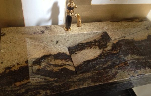 Poceta Ensamblada Granito Italy Gold Black