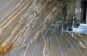 Mesón Granito Snake Brown